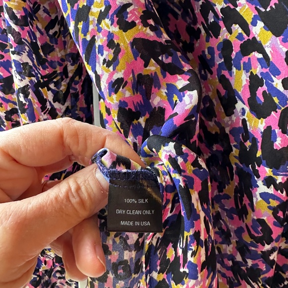 Alice & Trixie Silk Blouse size L button detail flowy cuffed sleeves - Picture 2 of 7